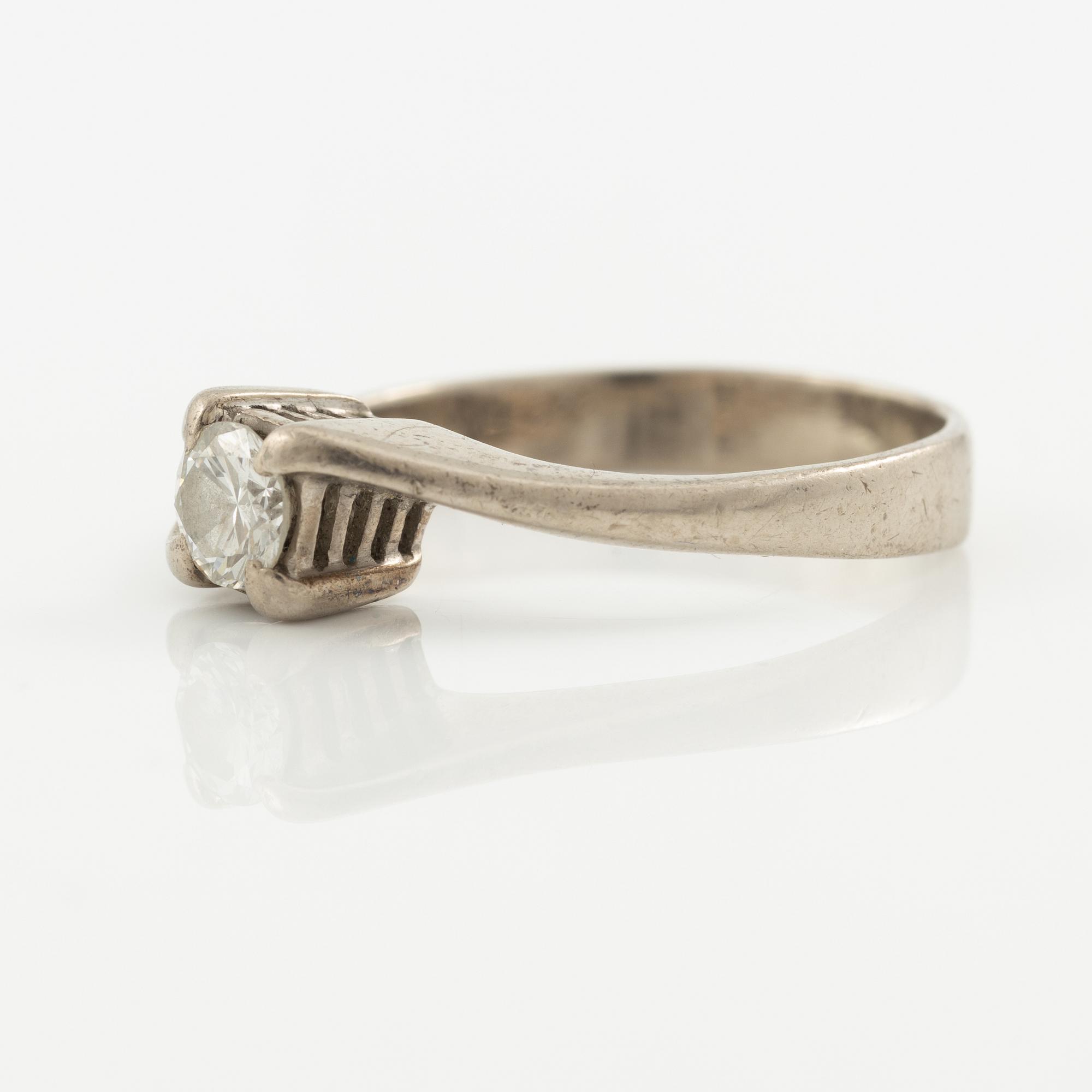 Ring, 18K white gold set with a brilliant-cut diamond approximately 0.25 ct.