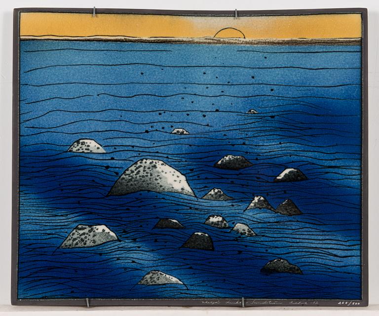 Heljä Liukko-Sundström, väggplattor, 4 st, signerade Heljä Liukko-Sundström, Arabia 1982 och 1983.