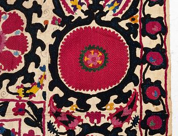 Semiantikt Suzani-broderi, Uzbekistan, ca 265 x 175 cm.