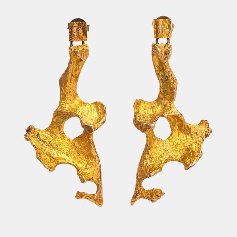 Björn Weckström, A pair of 14K gold earrings "Flamingo". Lapponia 1969.
