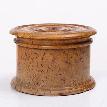 A butter box, 19th century.