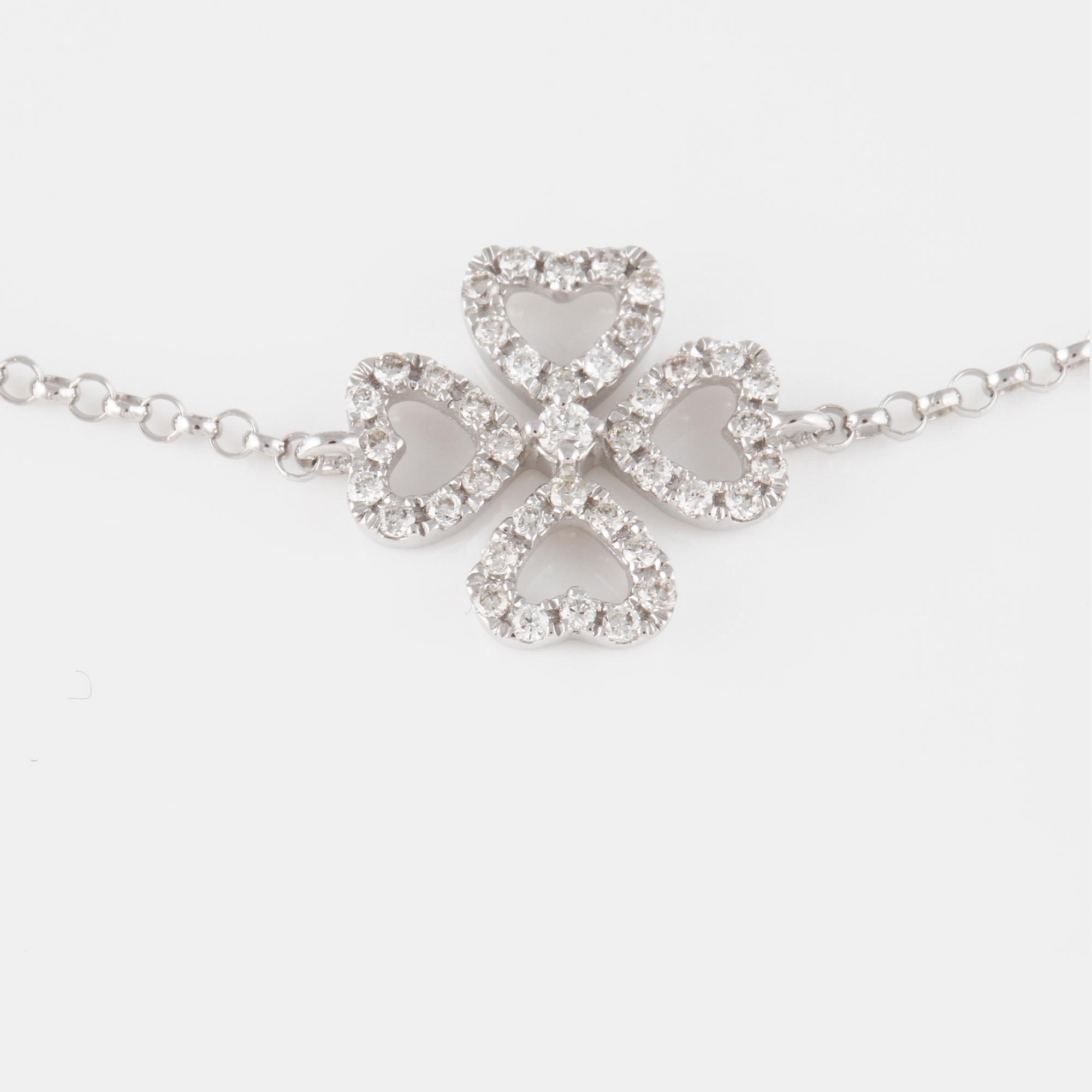 ARMBAND, 18K vitguld med briljantslipade diamanter ca 0.15 ct. Vikt 1,4 gram.