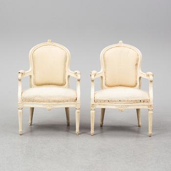 KARMSTOLAR, ett par, gustaviansk stil, 1900-talets första hälft.