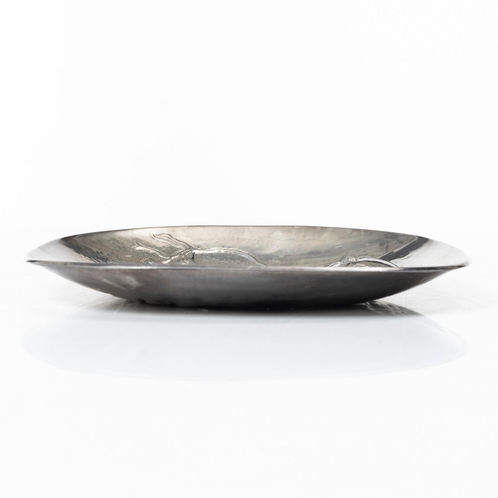 Olle Ohlsson, A silver dish, signed 1978 and numbered 76/350, Silvergillet AB, Malmö 1978.