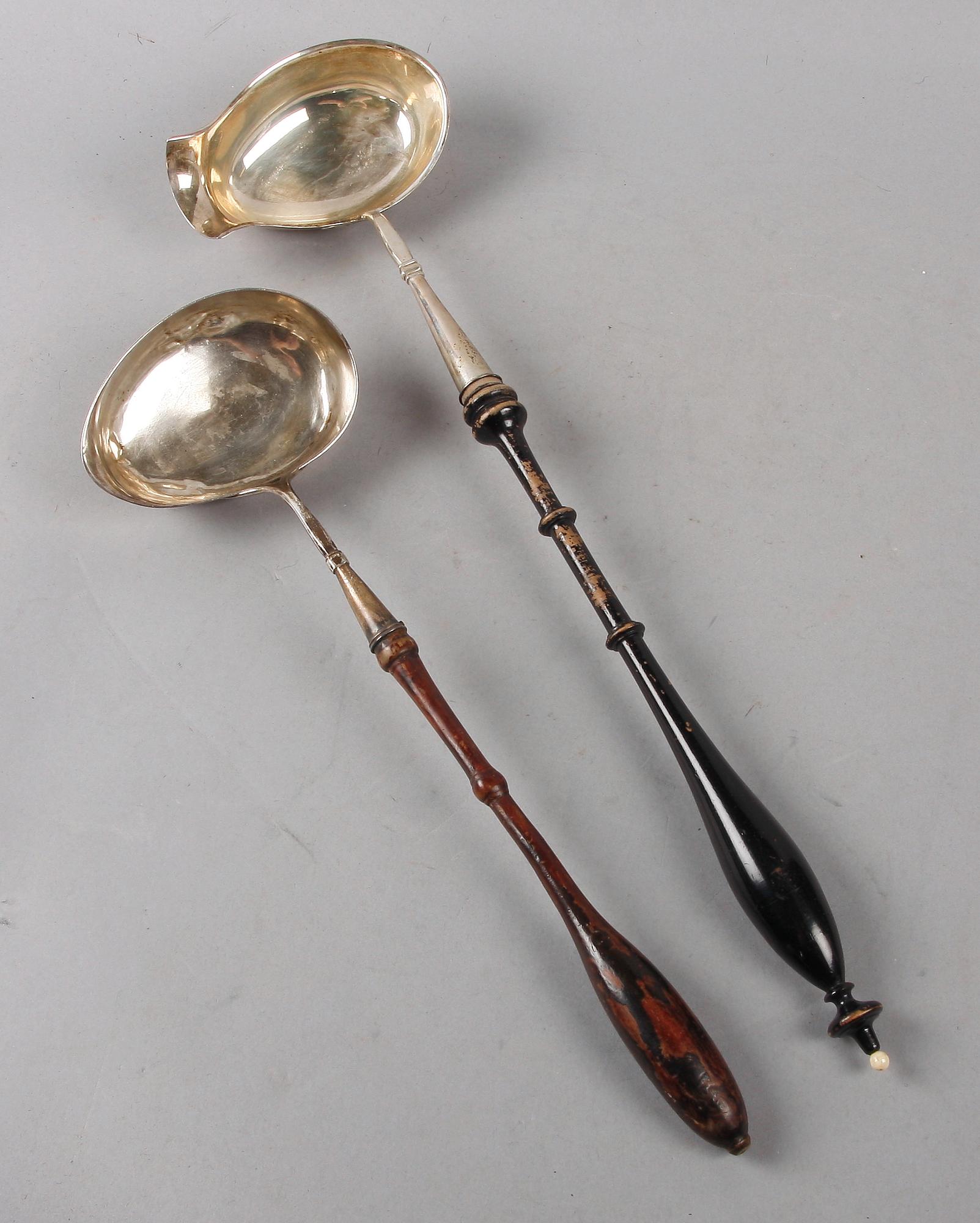 SOPPSLEVAR 2st, silver och trä. Bl a 1914.