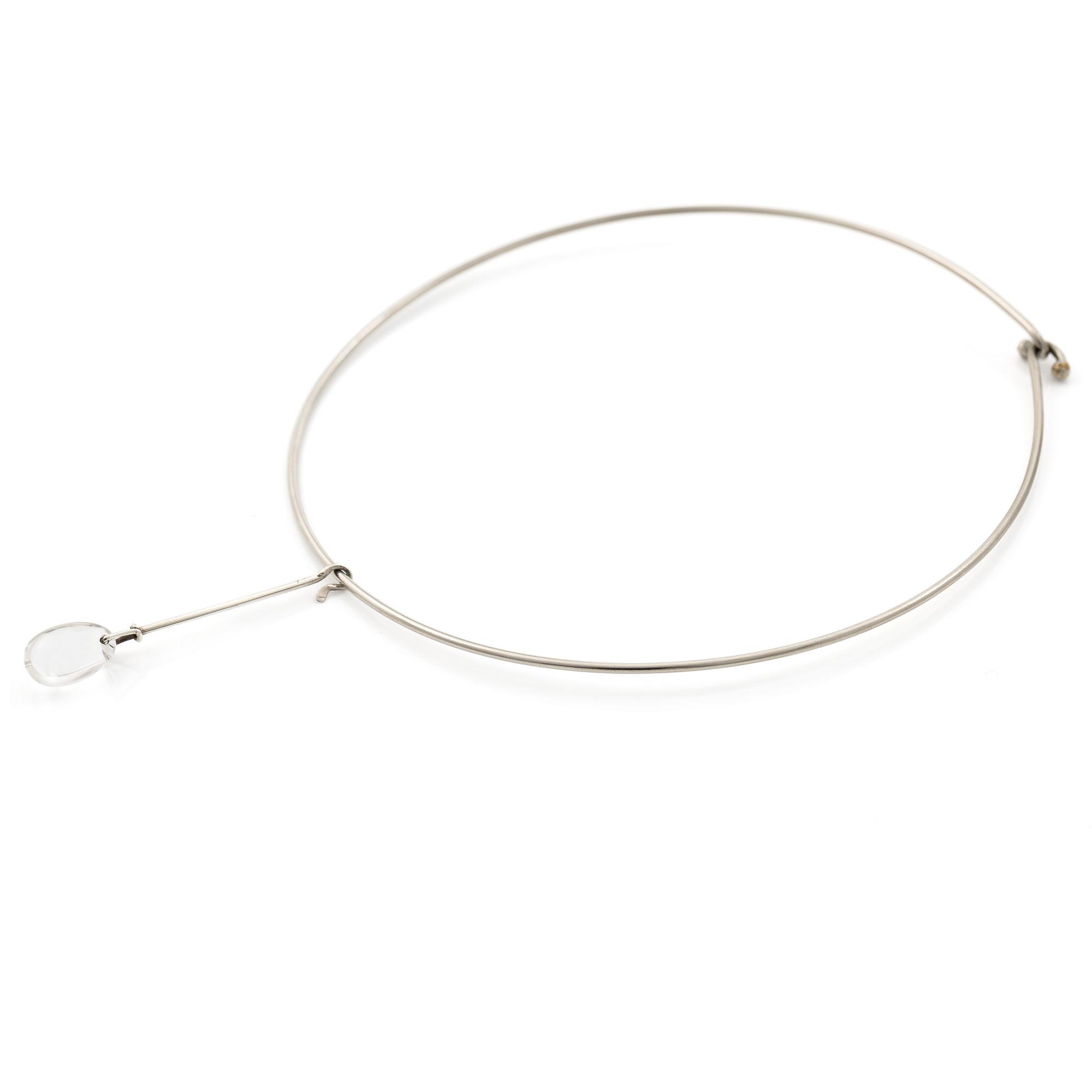 Vivianna Torun Bülow-Hübe, hänge silver med bergkristall, för Georg Jensen.