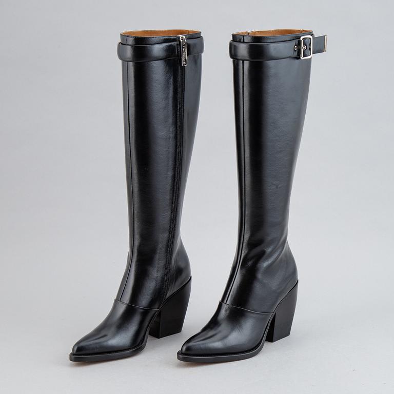 Chloé, a pair of black leather 'Serina' boots, size 36½.