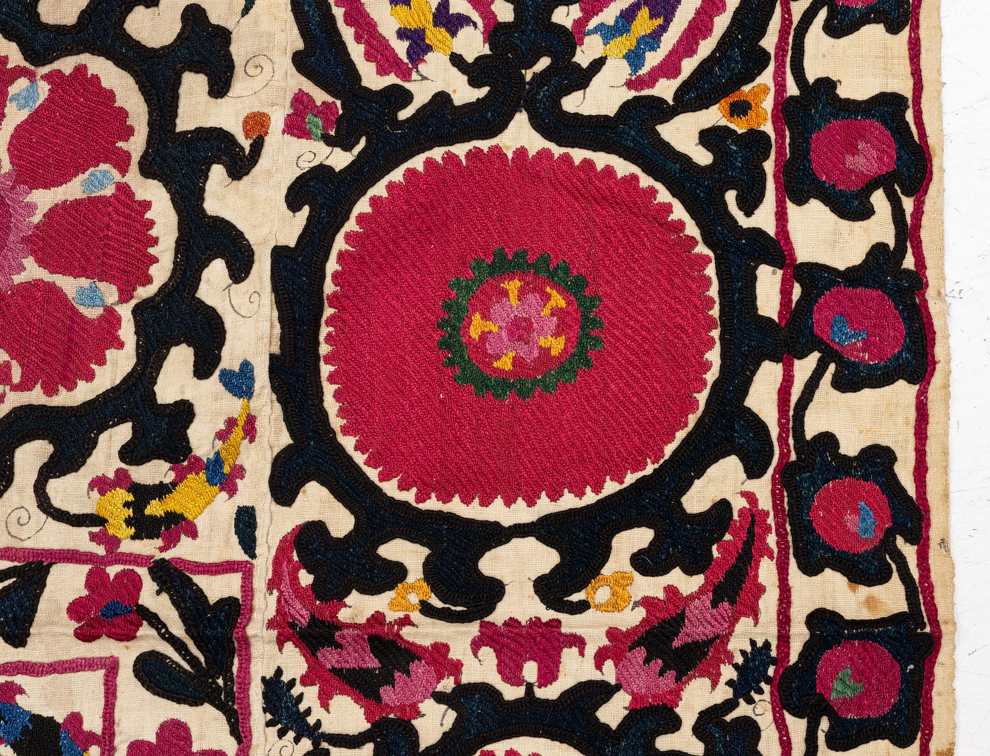 Semiantikt Suzani-broderi, Uzbekistan, ca 265 x 175 cm.