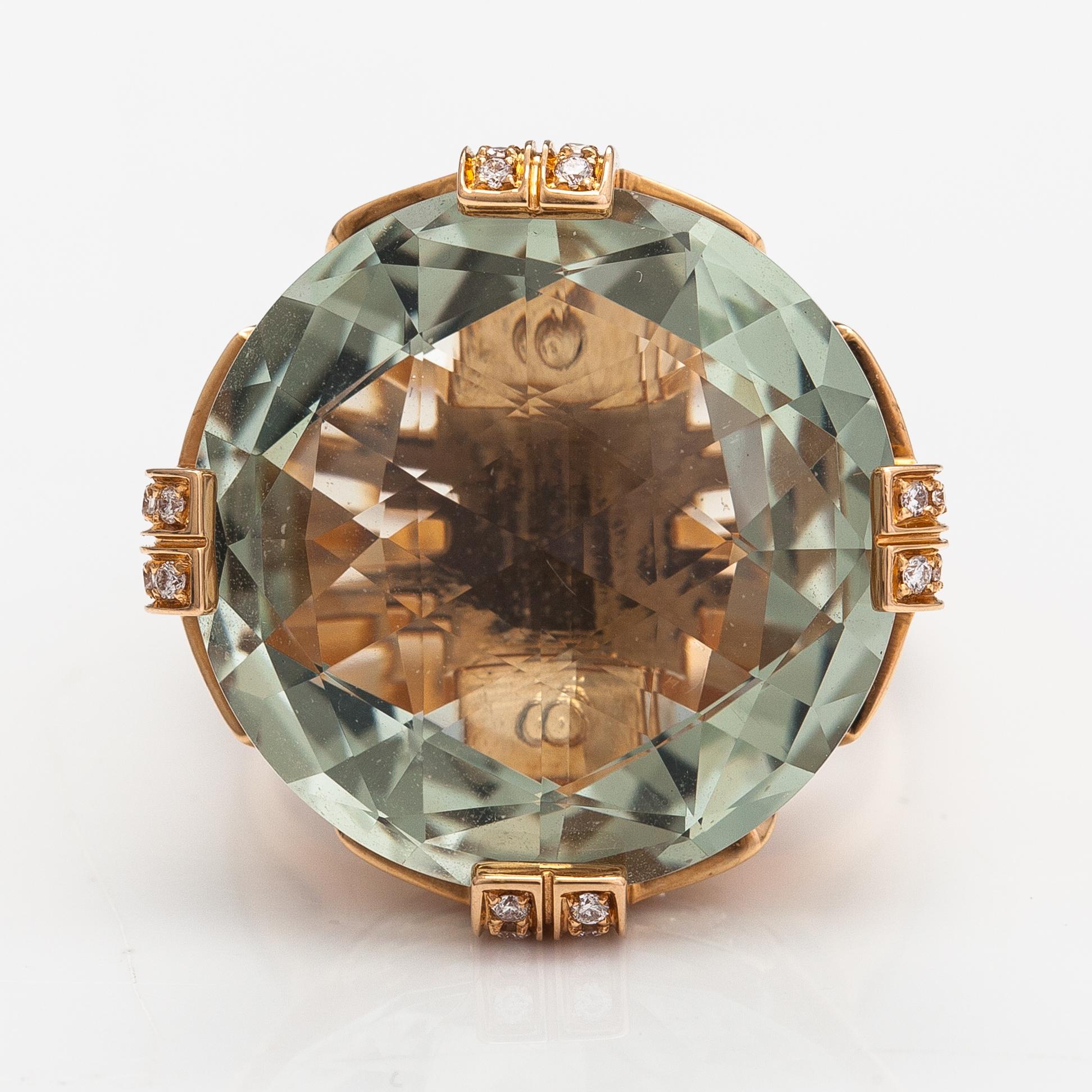 Bulgari, An 18K gold ring "Parentesi" with a green quartz and ca. 0.70 ct of brilliant cut diamonds in total.