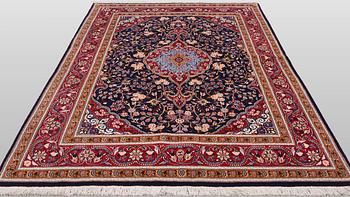 A Saruk carpet, 205 x 152 cm.