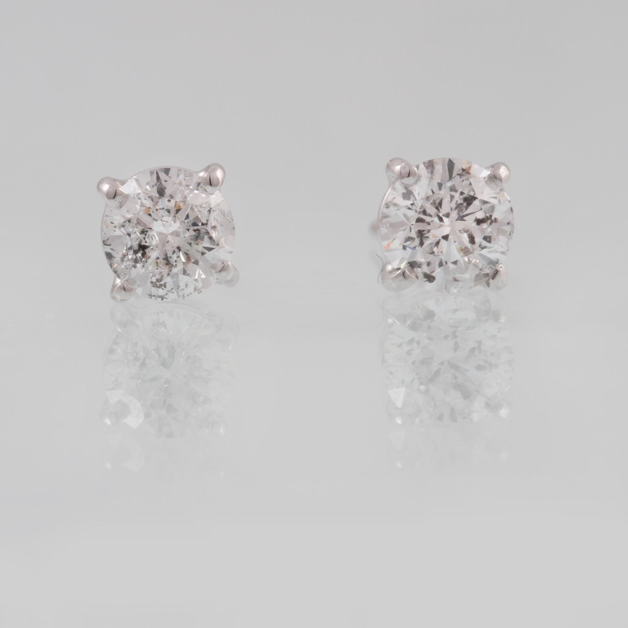 ÖRHÄNGEN, 18K vitguld med briljantslipade diamanter ca 1.09 ct. Vikt 1,7 gram.