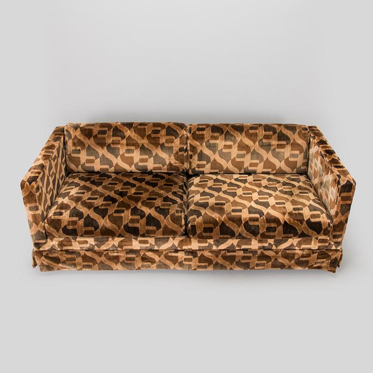 A 1970s sofa for Skanno, according to given information.