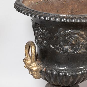 Garden urns, a pair, later part of the 20th century.