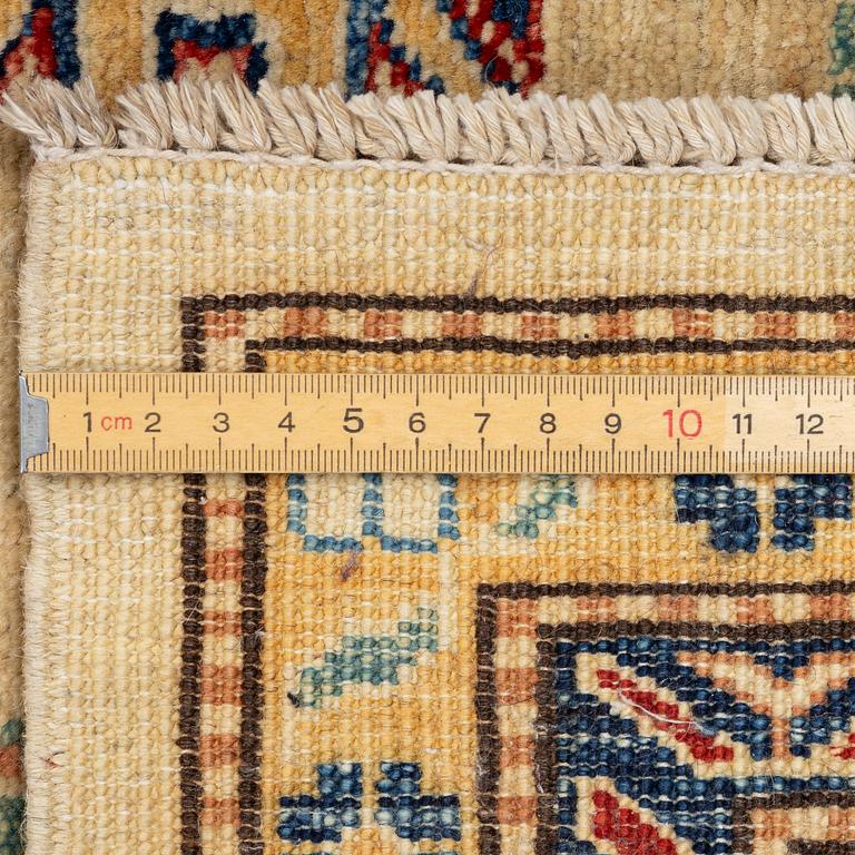 Rug, Pakistan. approx. 300 x 210 cm.