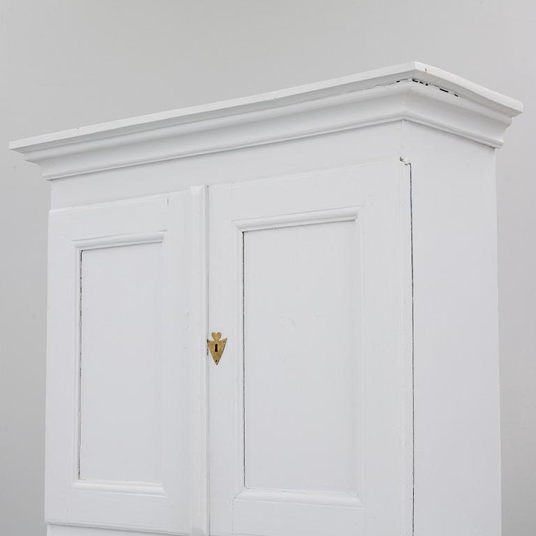 A two-part cabinet, 18th/19th century.