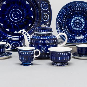 Ulla Procopé, a 32-piece tableware set, Arabia, Finland 1970s.