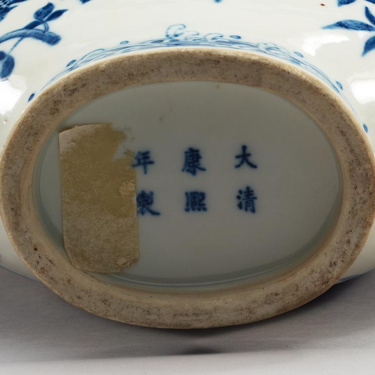 A blue and white moon flask, Qing dynasty, 19th Century, with Kangxi's six character mark.