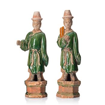 A pair of green glazed sculptures, Ming dynasty (1368-1644).