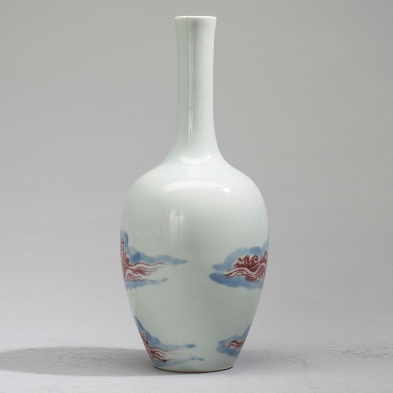 VAS, porslin, Kina,1800-tal, märkt Kang Xi.