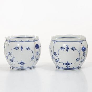 Royal Copenhagen, Outer sleeves, a pair, porcelain, "Musselmalet", model no. 126.