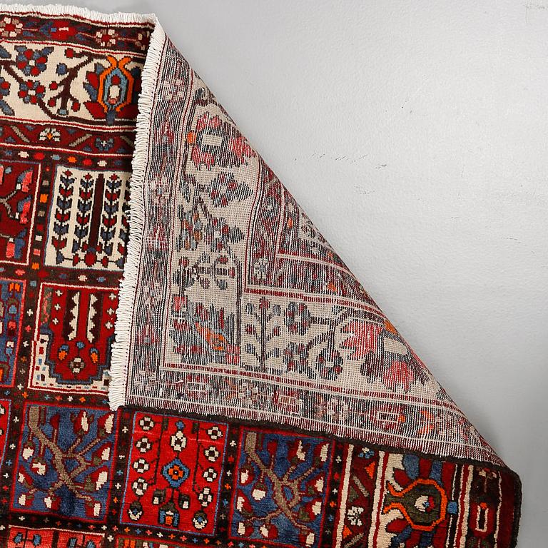 MATTA, Bachtiari, sent 1900-tal, ca 315x160 cm.