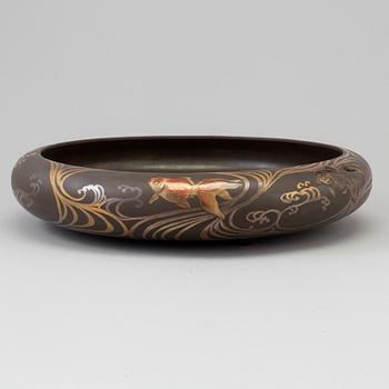 A lacquered wooden suiban basin by the Zohiko Company, Taisho period.