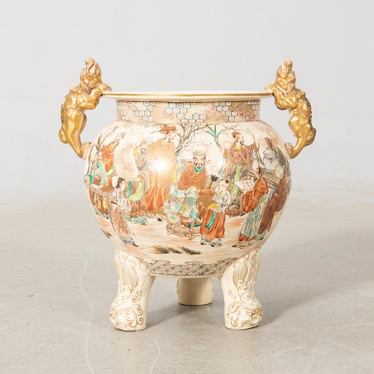 Vase Satsuma Japan circa 1900 porcelain.