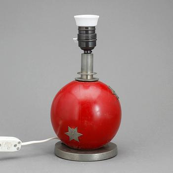BORDSLAMPA, tenn och trä, A. Wiberg, Stockholm, 1933.
