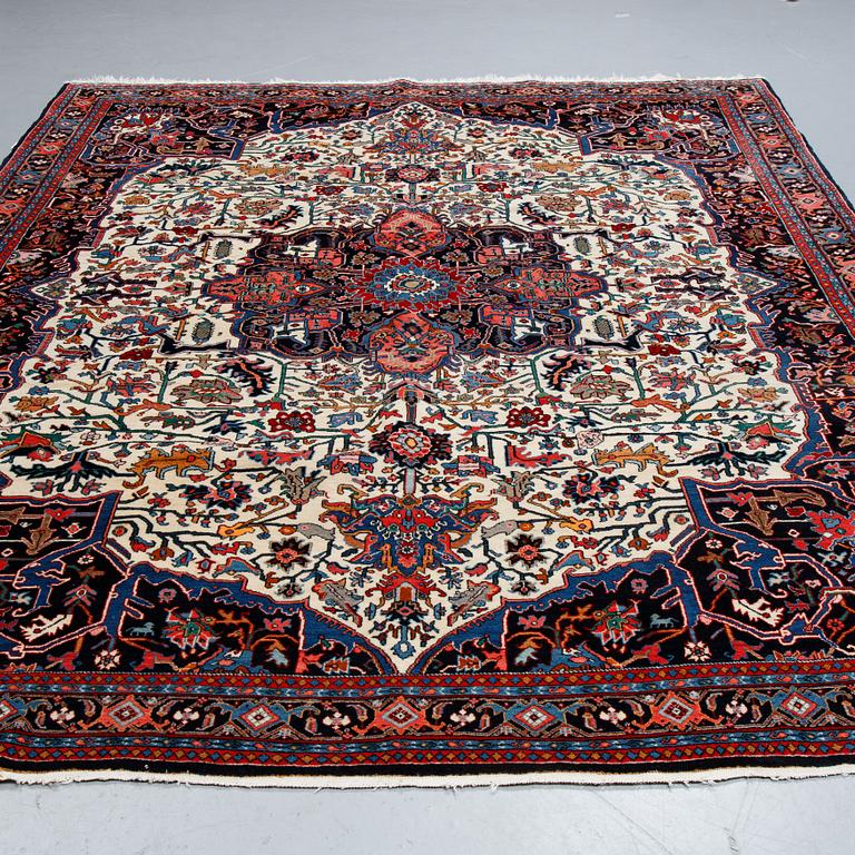 A carpet, semi-antique Bidjar, ca 314 x 222 cm.