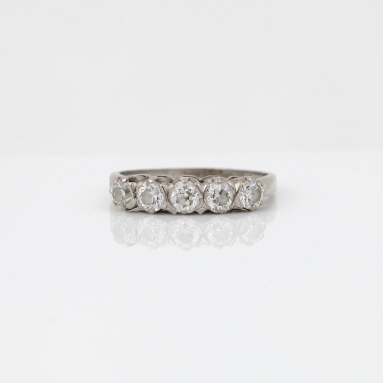 RING, vitguld 18K, briljantslipade diamanter, otydliga svenska stämplar, 1900-tal. Tot ca 2 gram.