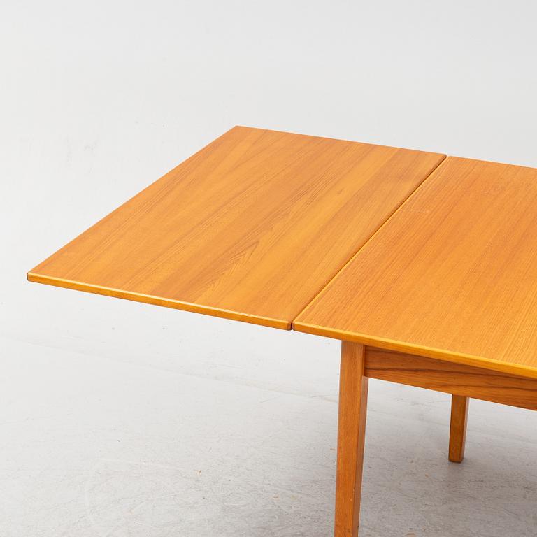 An oak dining table, 1950's/60's.