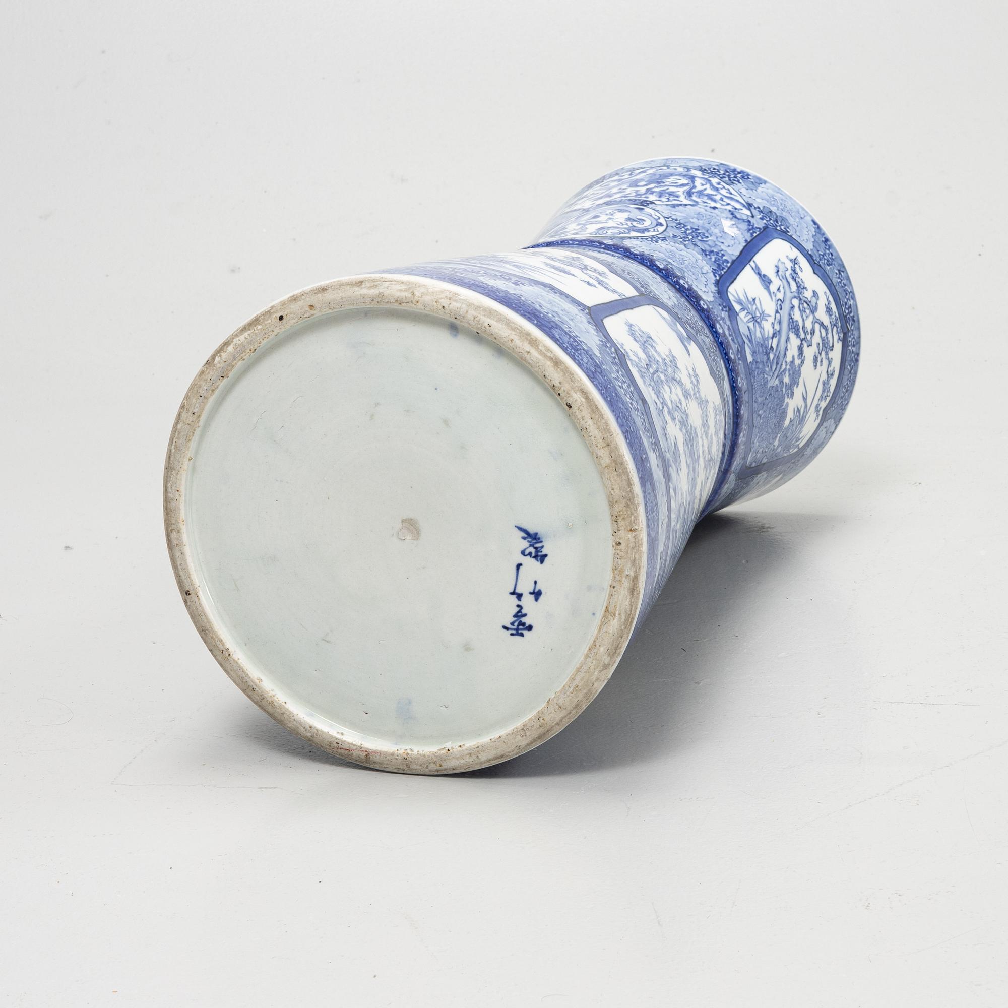 Vas, porslin, Japan, 1900-talets början.