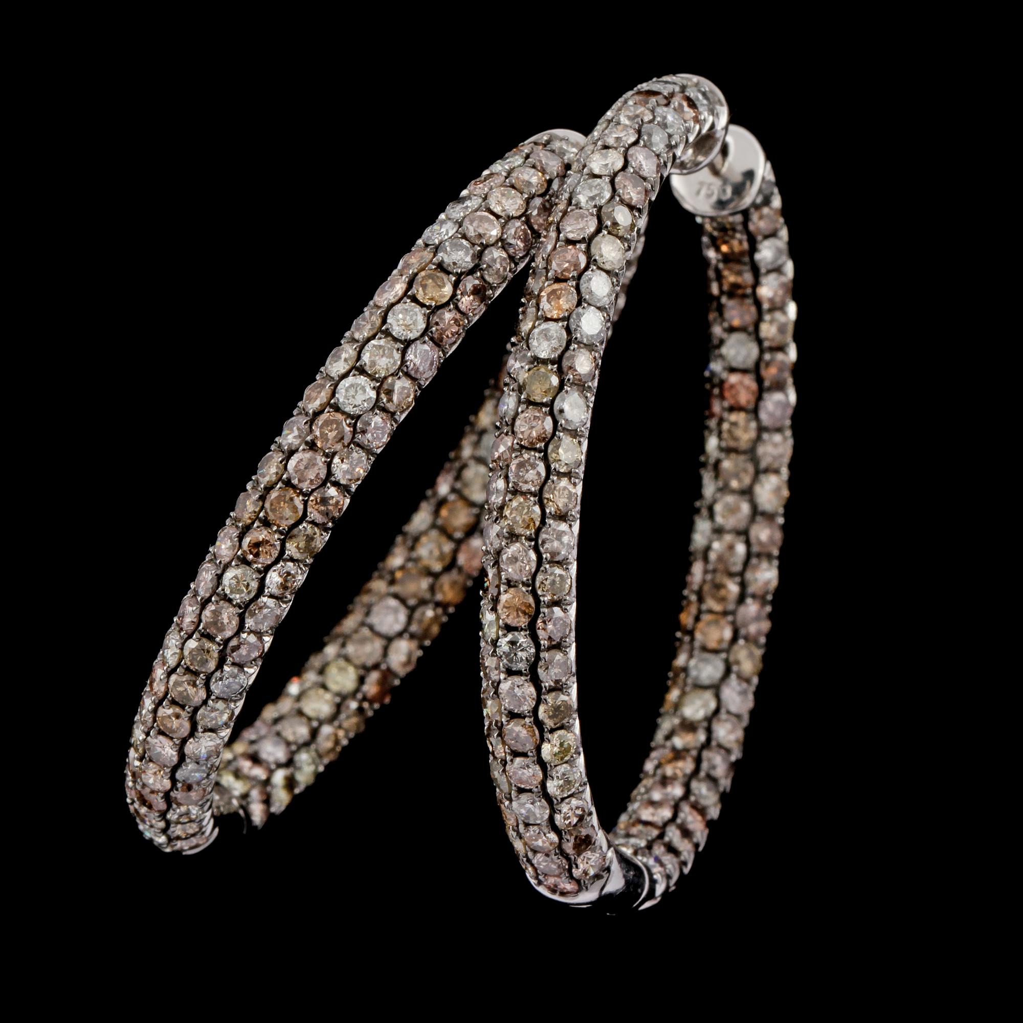 ÖRHÄNGEN, ett par, 18k vitguld med briljantslipade diamanter, totalt 7.44 ct. Vikt 15 g.