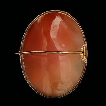 BROSCH, camé, 18K guld, Juvelerare AB J Petterssons Eftr. Stockholm 1942. Vikt totalt ca 8 gram.