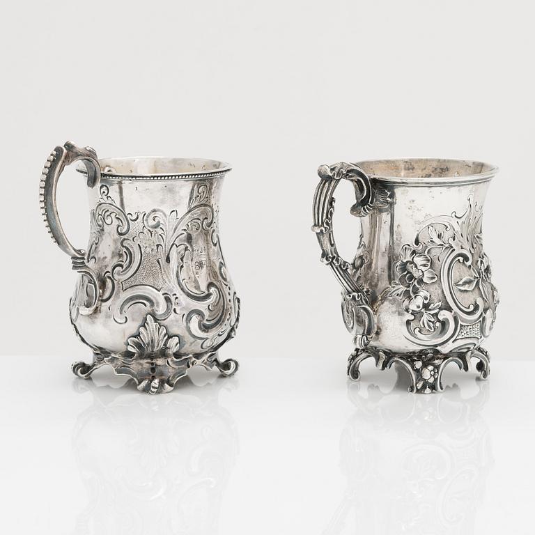 Muggar, 2 st, sterlingsilver, Edward Ker Reid 1856 och Daniel & Charles Houle,1865. London, England.