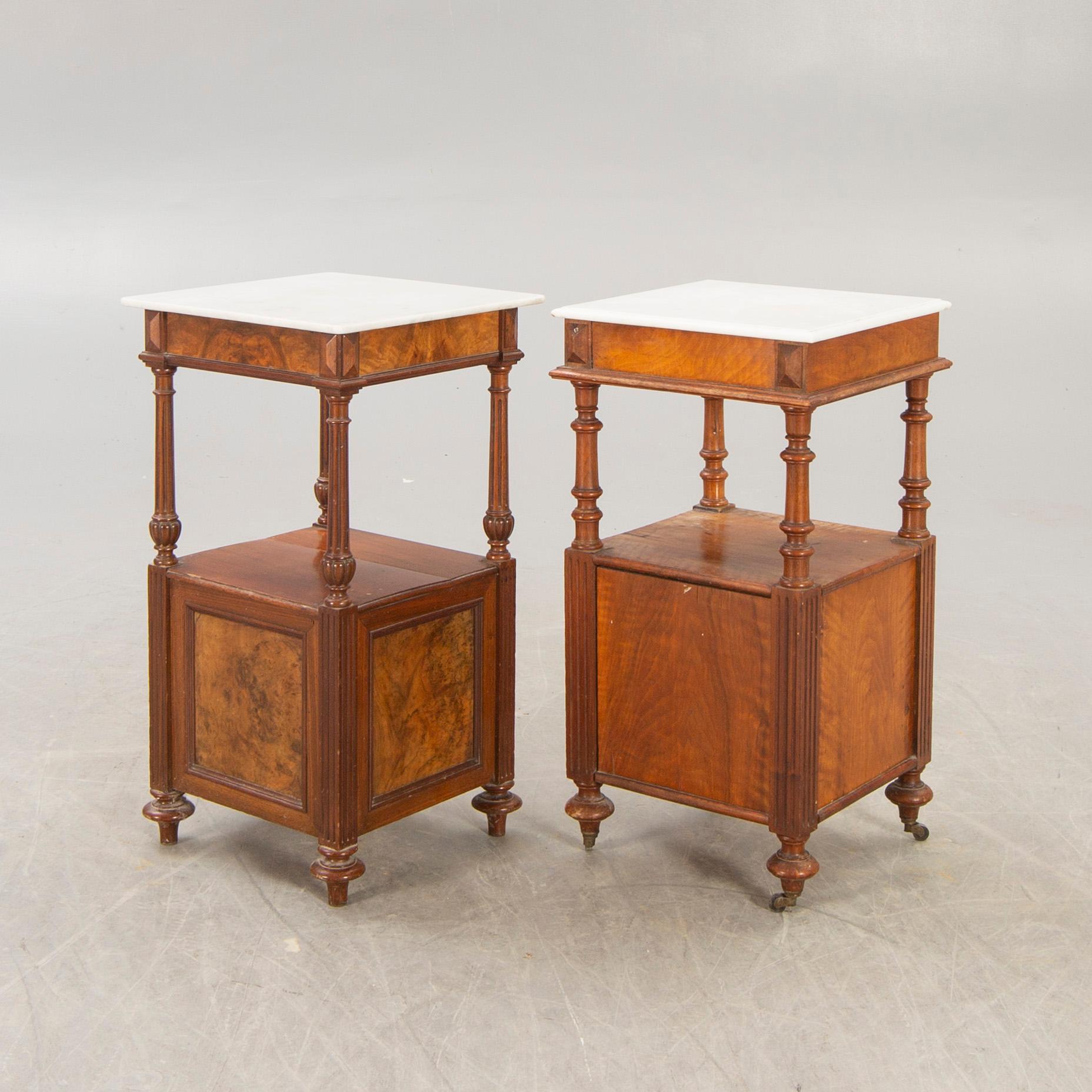 Sängbord ett par nyrenässans sent 1800-tal.