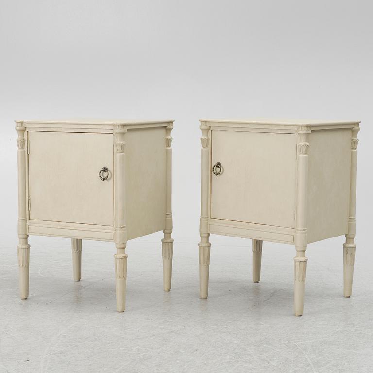 Sängbord, ett par, samtida.