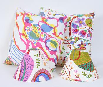 KUDDAR, 2 st samt LAMPSKÄRMAR, 2 st. bl a Josef Frank.