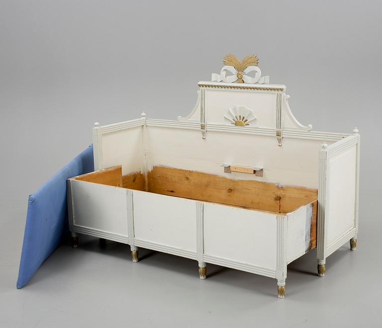 SOFFA, gustaviansk, omkring 1800.