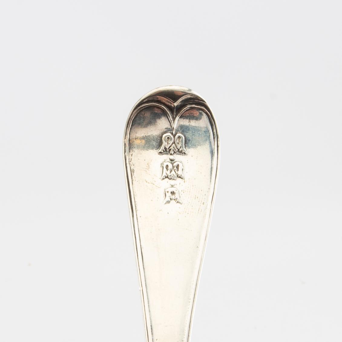 Spoons 14 pcs silver including Pehr Zethelius 1775, "Swedish double-threaded" and French model, 1775-1940.