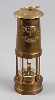 GRUVLYKTA, mässing. Arberdare, Wales. 1900-tal.
