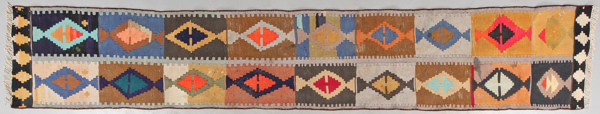 MATTA, Kelim, 1900-talets andra hälft, 310x56 cm.