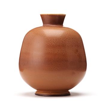 Berndt Friberg, a brown glazed stoneware vase, Gustavsberg studio 1973.