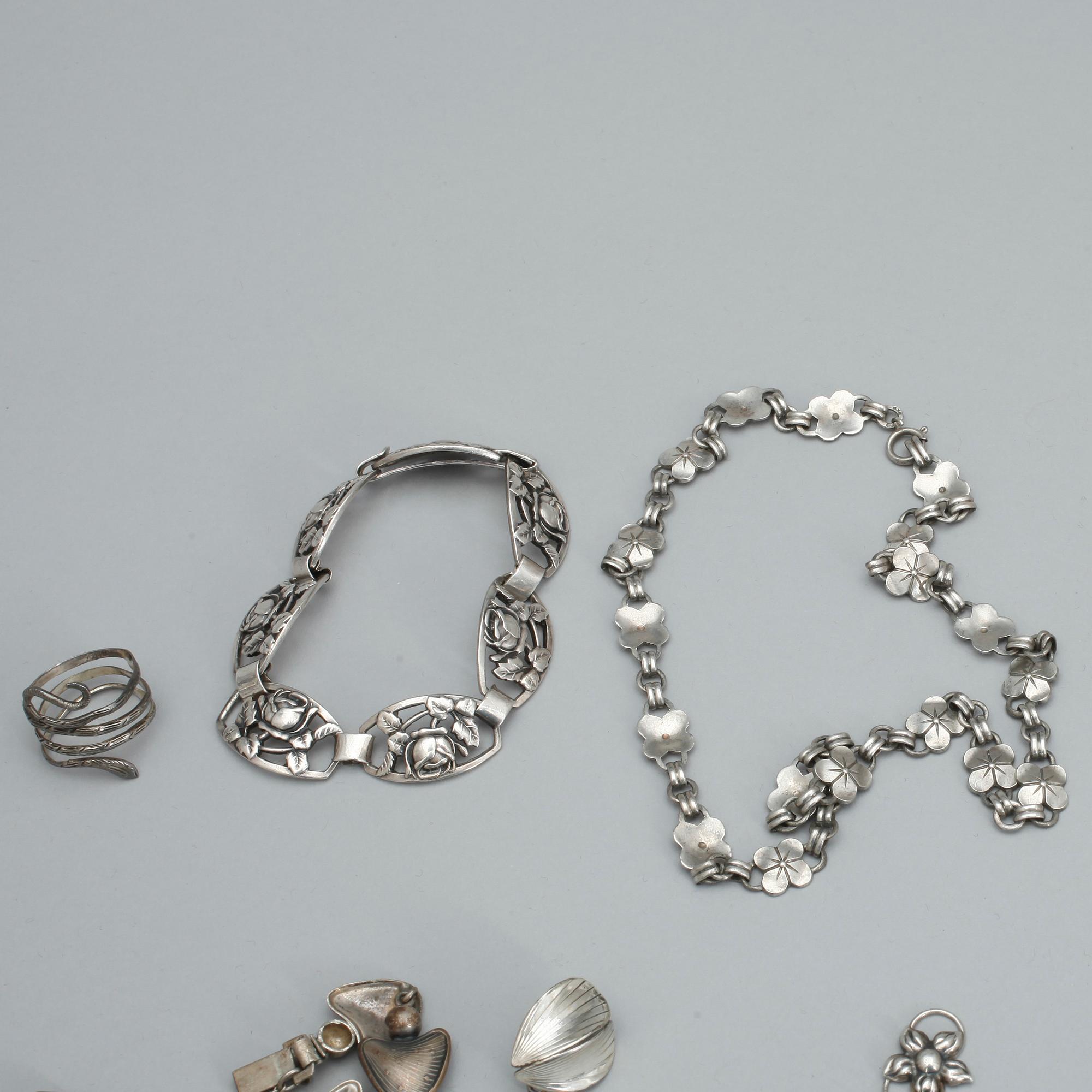 PARTI SMYCKEN, 13 delar, silver, bland annat Alton, 1900-talets andra hälft. Total vikt ca 140 gram.