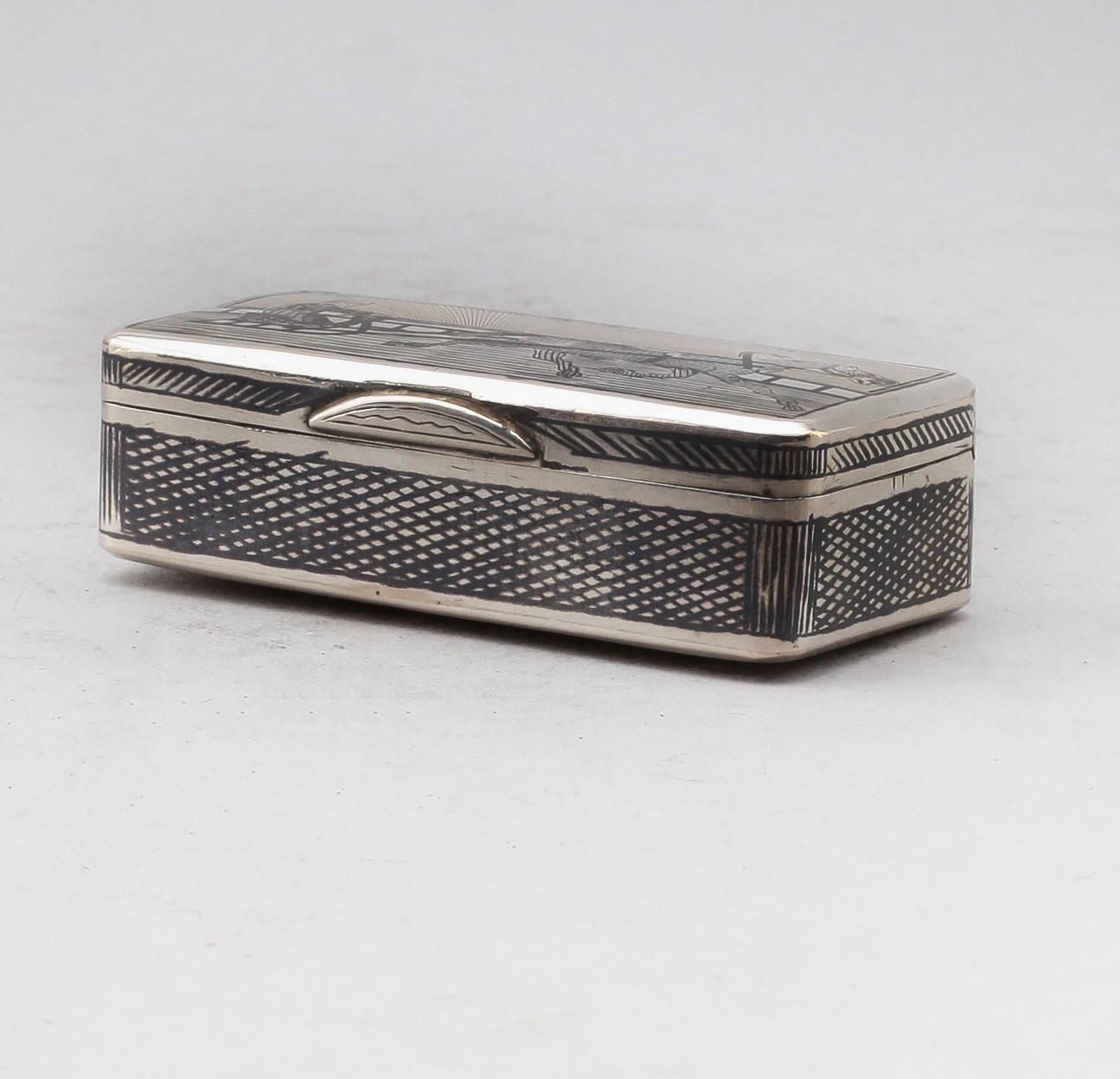 SNUSDOSA, silver, Moskva 1889. Vikt ca 74 gram.