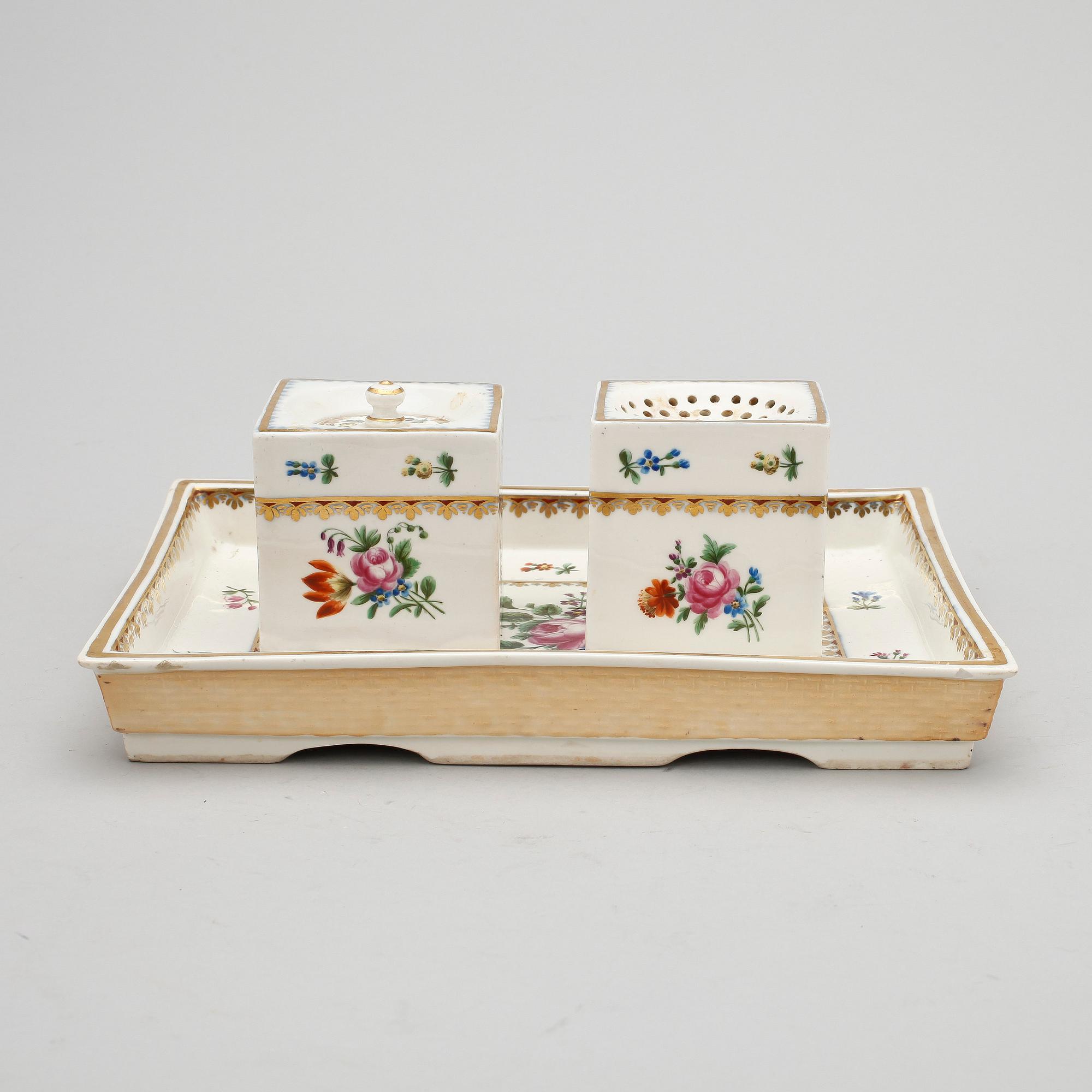 SKRIVSTÄLL, 3 delar, porslin, Wien-liknande märke, 1800-talets slut.