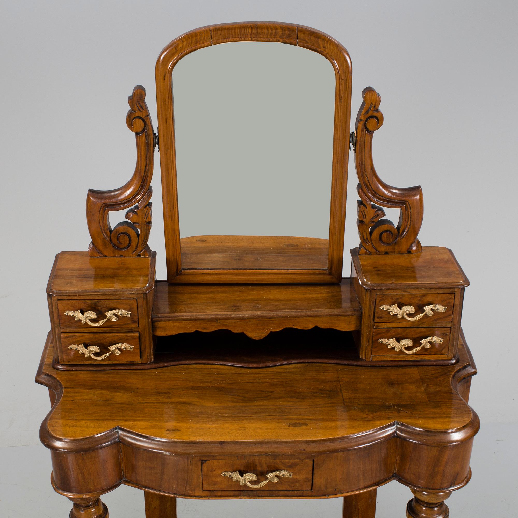 TOALETTBORD, 1800-talets andra hälft.