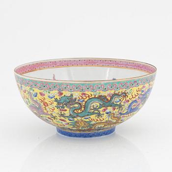 A Chinese Republic 'Dragon' bowl, early 20th Century.