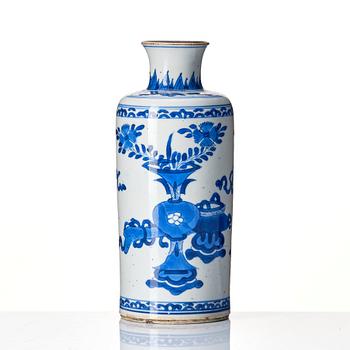 Flaska, porslin. Qingdynastin, Kangxi (1662-1722).