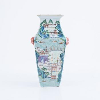 A Chinese famille rose vase, Qing dynasty.